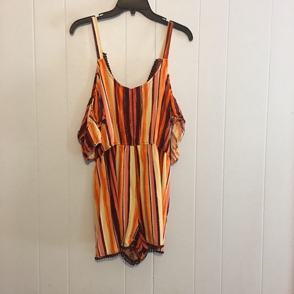 Cold shouldered striped romper - Picture 7 of 8